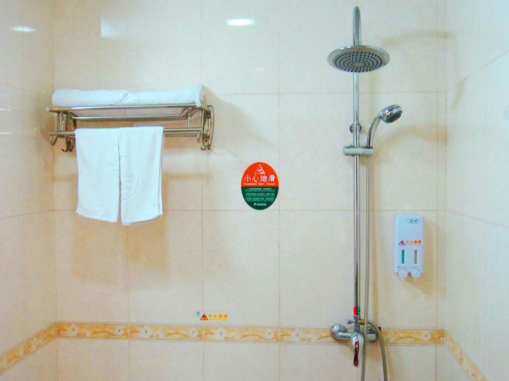 Greentree Inn Shanghai Dongming Road Subway Station Express Hotel 외부 사진