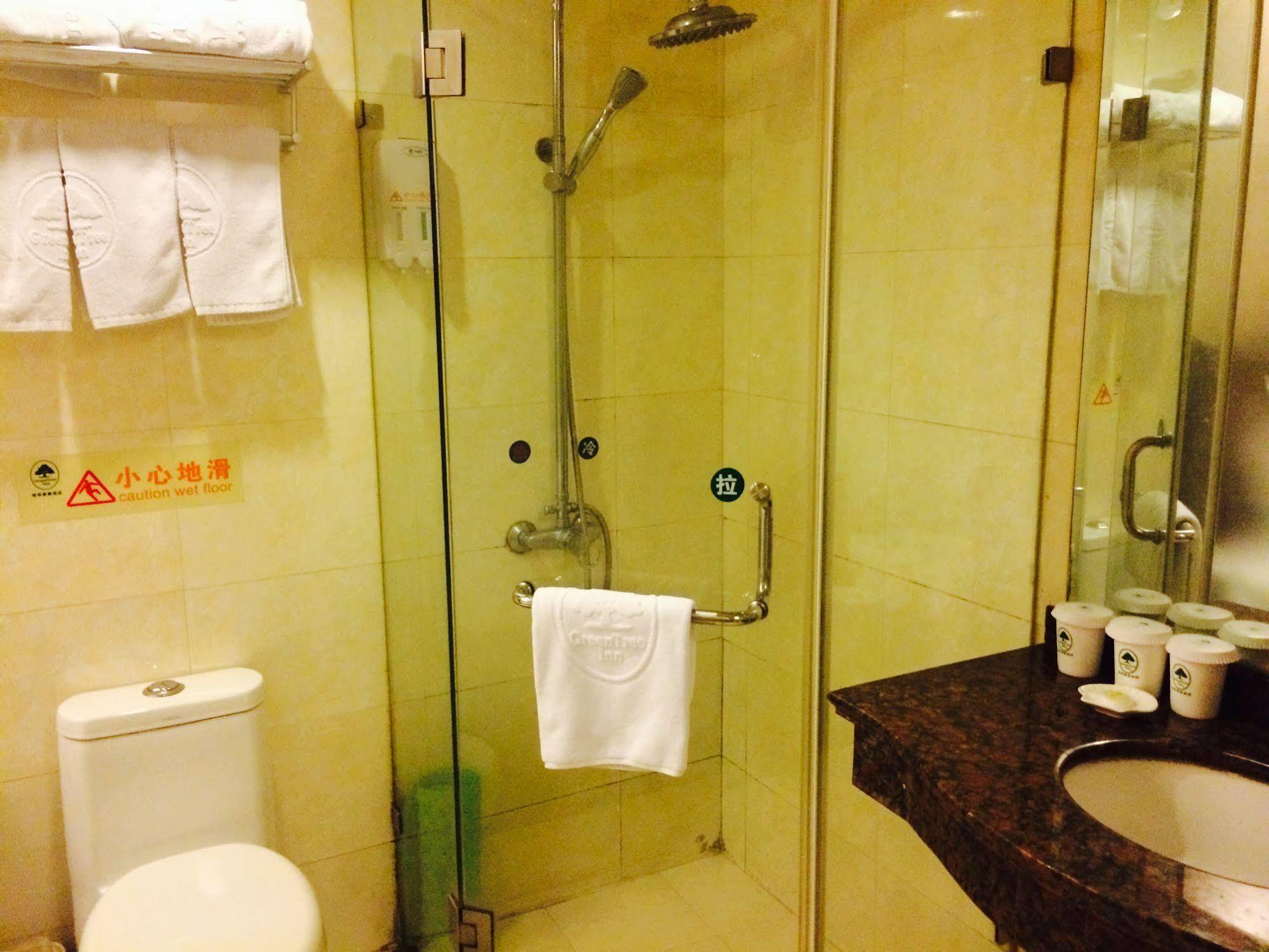 Greentree Inn Shanghai Dongming Road Subway Station Express Hotel 외부 사진
