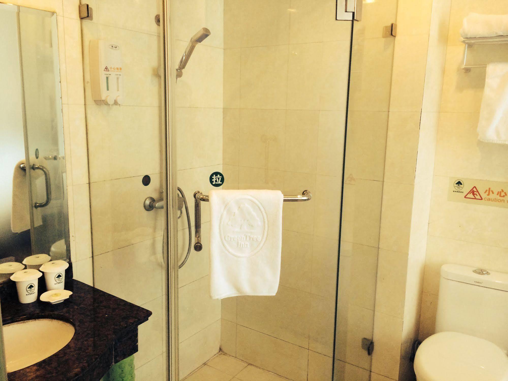 Greentree Inn Shanghai Dongming Road Subway Station Express Hotel 외부 사진
