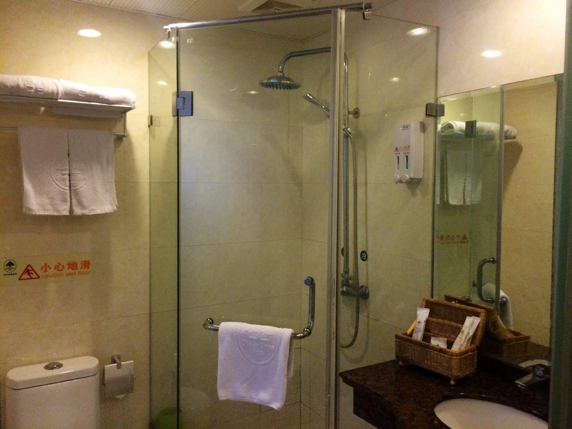 Greentree Inn Shanghai Dongming Road Subway Station Express Hotel 외부 사진