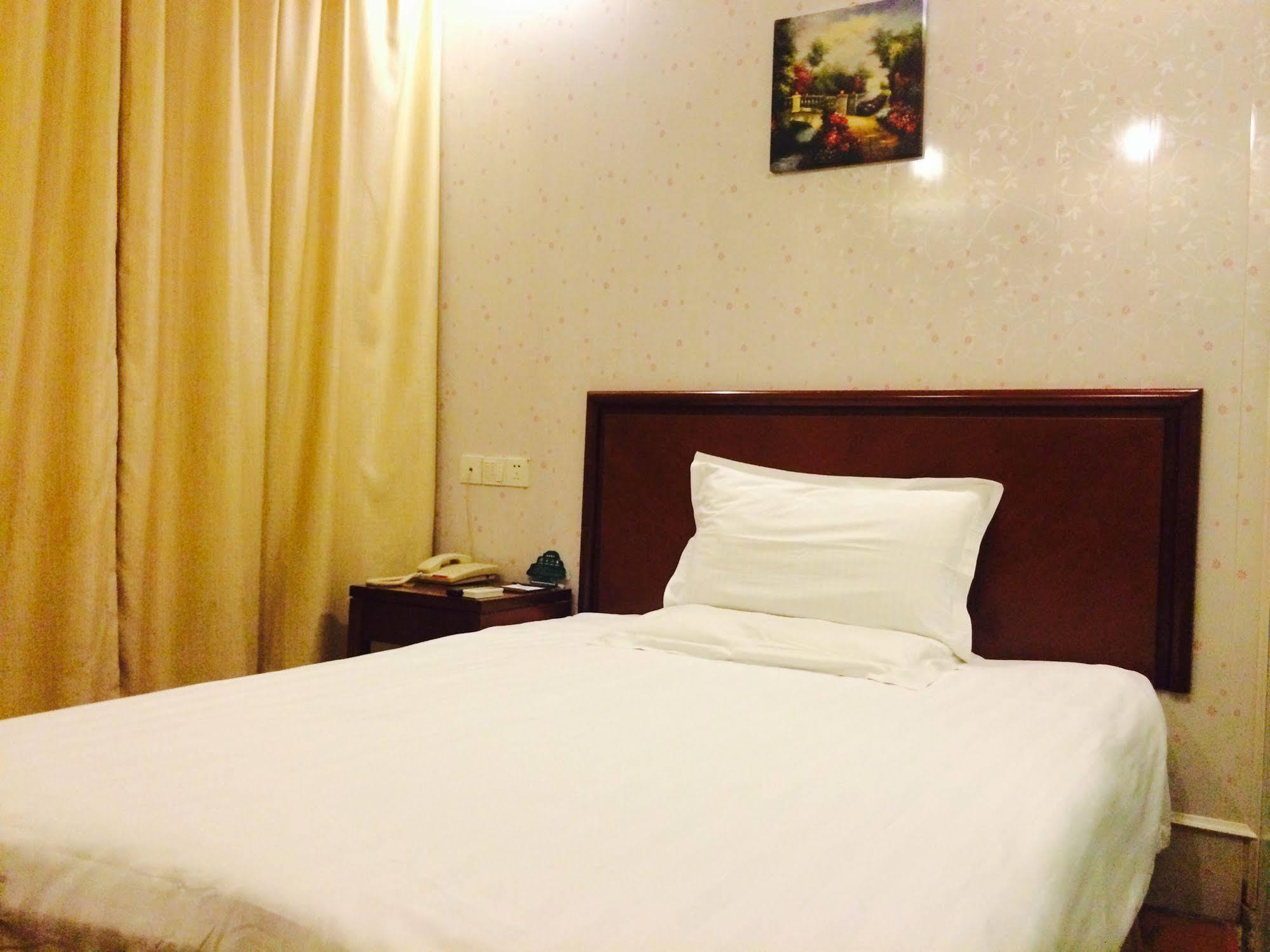 Greentree Inn Shanghai Dongming Road Subway Station Express Hotel 외부 사진